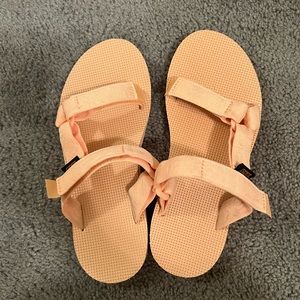 Teva Universal Slides